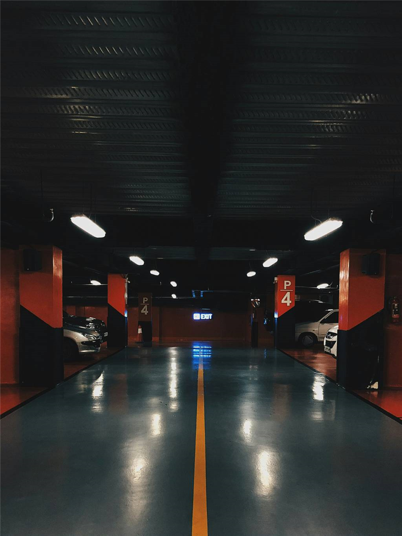 大樓停車場照明燈具:安全與節能兼具的完整指南(示意圖)